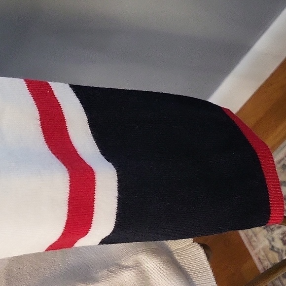 Tommy Hilfiger White V-Neck Cotton Blend Classic Logo Sweater - Size M - Picture 5 of 7
